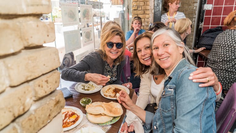 Tel Aviv street-art tour with the group
